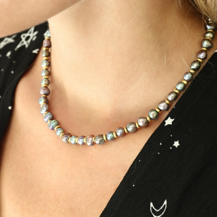 Black Pearl Necklace with a Toggle Clasp // Gold