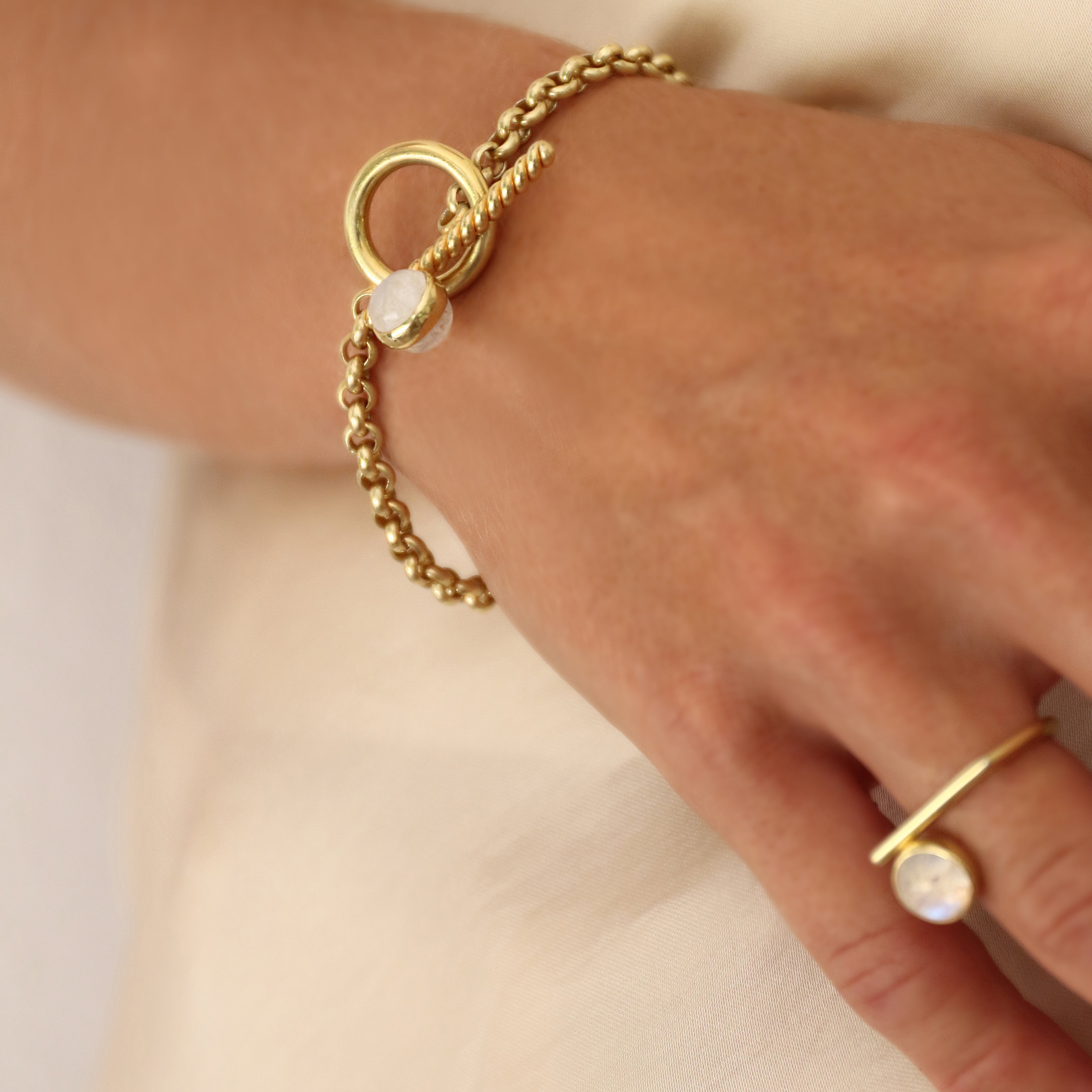 Rolo Chain Moonstone Bracelet with a Toggle clasp // Gold