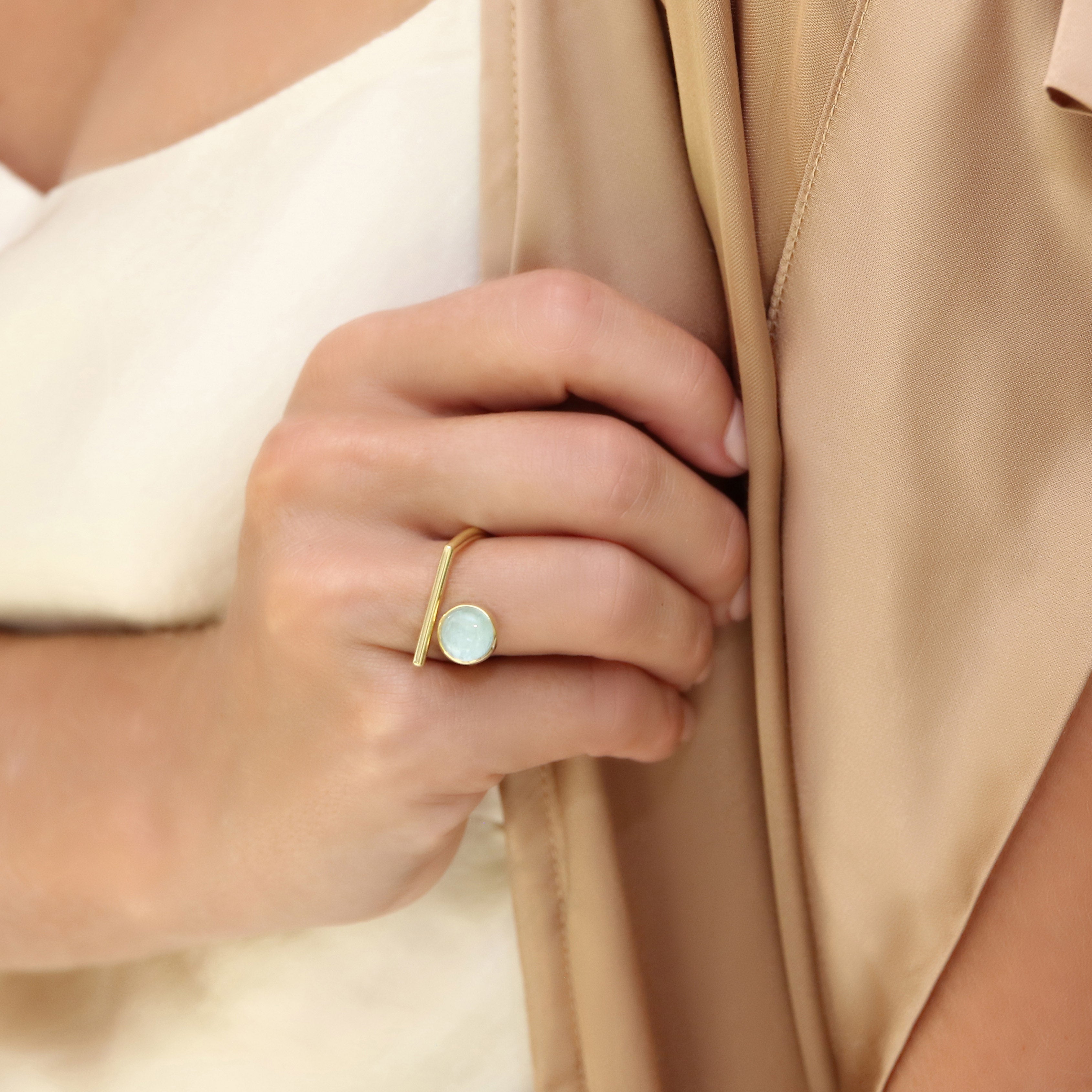 Aquamarine ring // Gold