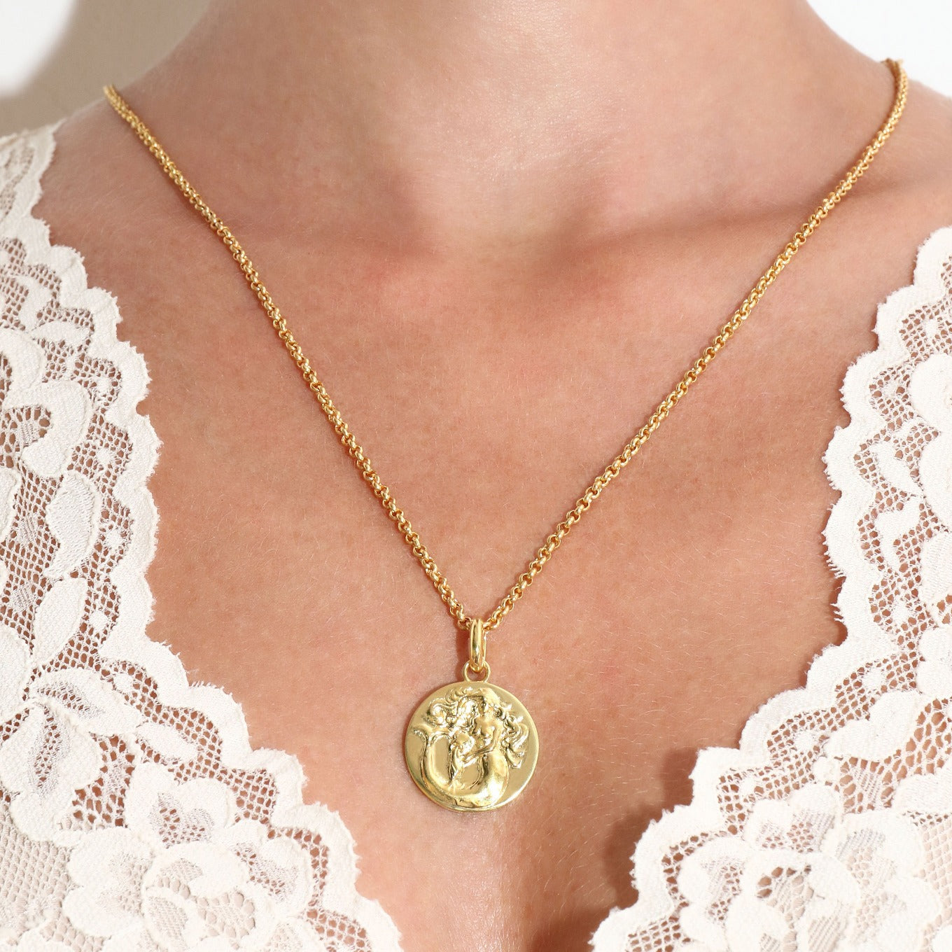 aquarius pendant necklace // Gold