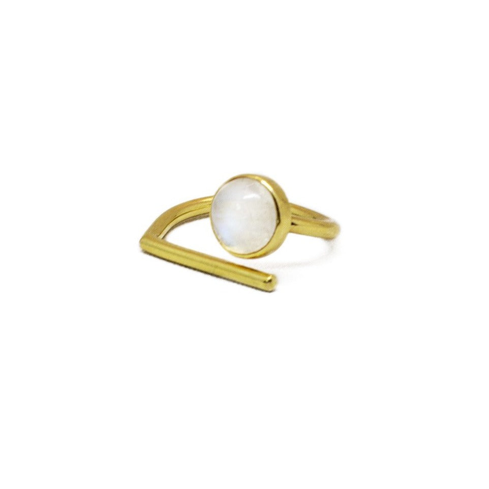 Moonstone ring // Gold