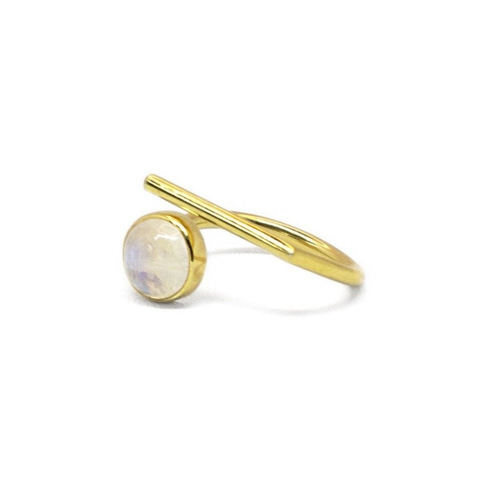 Moonstone ring // Gold