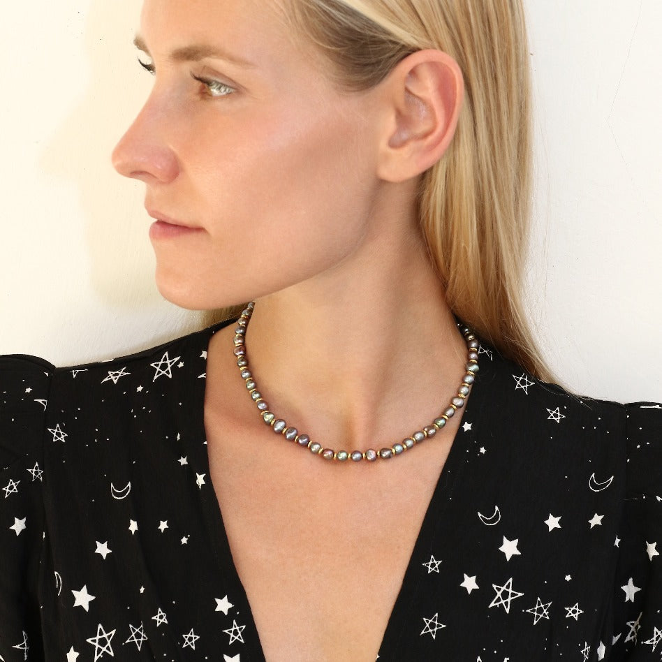Black Pearl Necklace with a Toggle Clasp // Gold